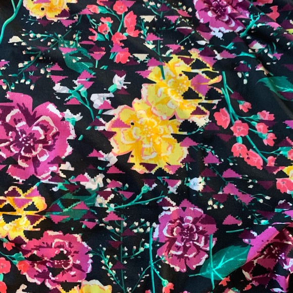 Xxs Lularoe Carly🌺 - Picture 2 of 5